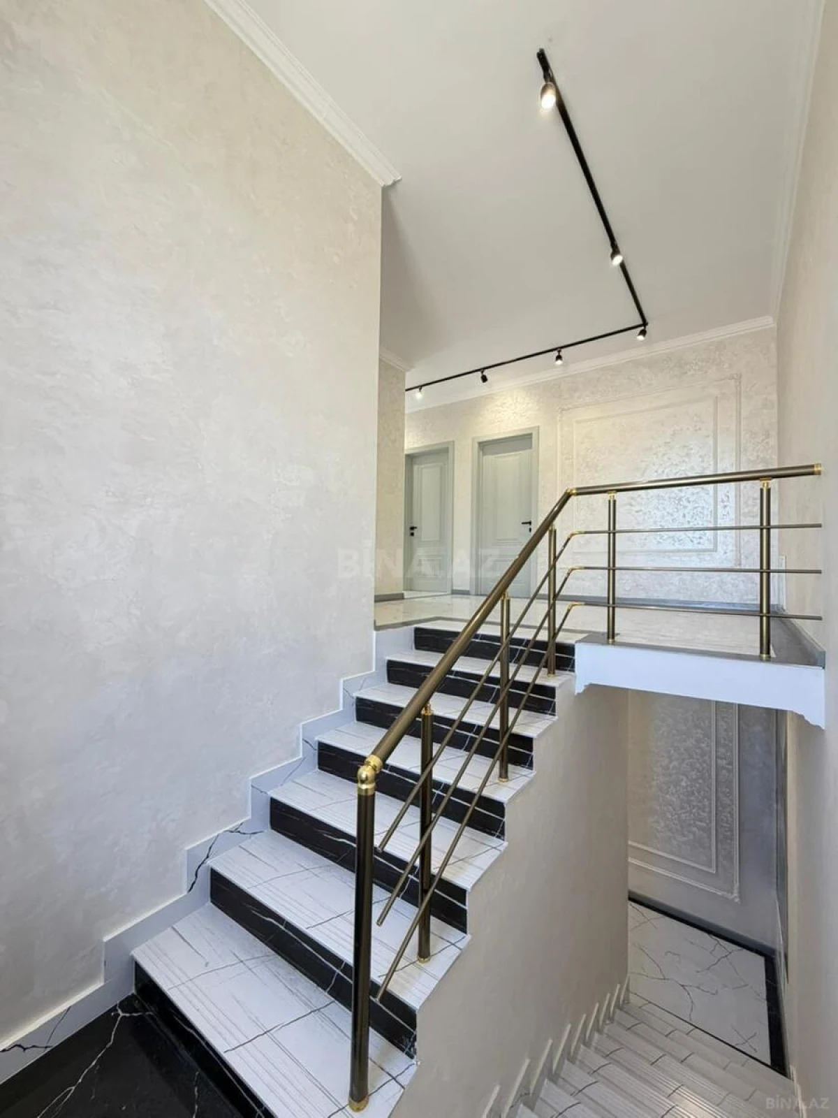 Satılır 5 otaqlı həyət evi 205 m²
