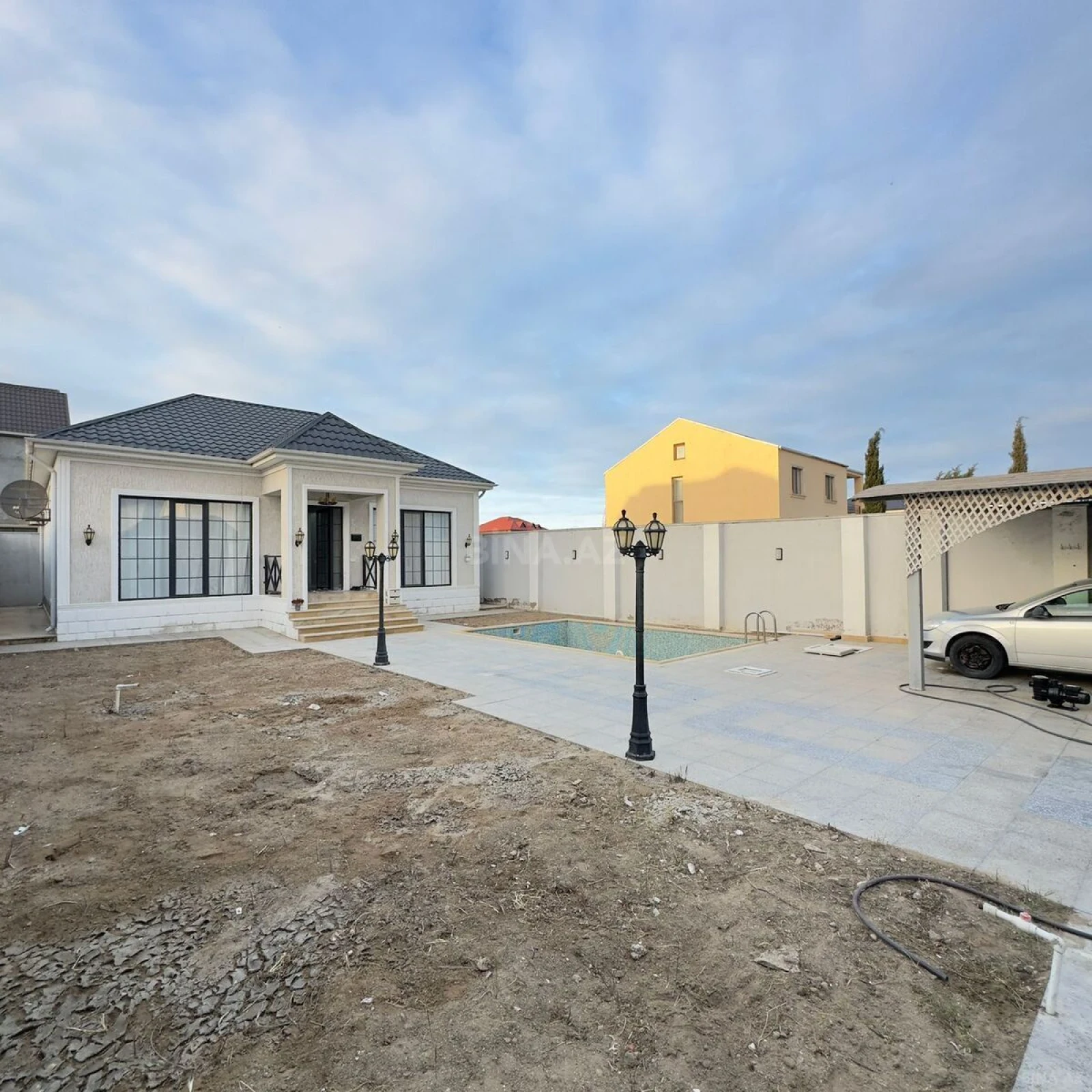 Satılır 4 otaqlı həyət evi 140 m²