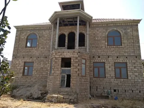 Satılır 7 otaqlı həyət evi 320 m² — Bakı 7 otaq 320.00 m²