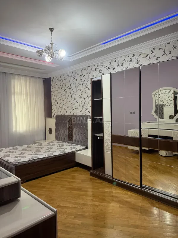 Kirayə verilir 4 otaqlı mənzil 143 m²