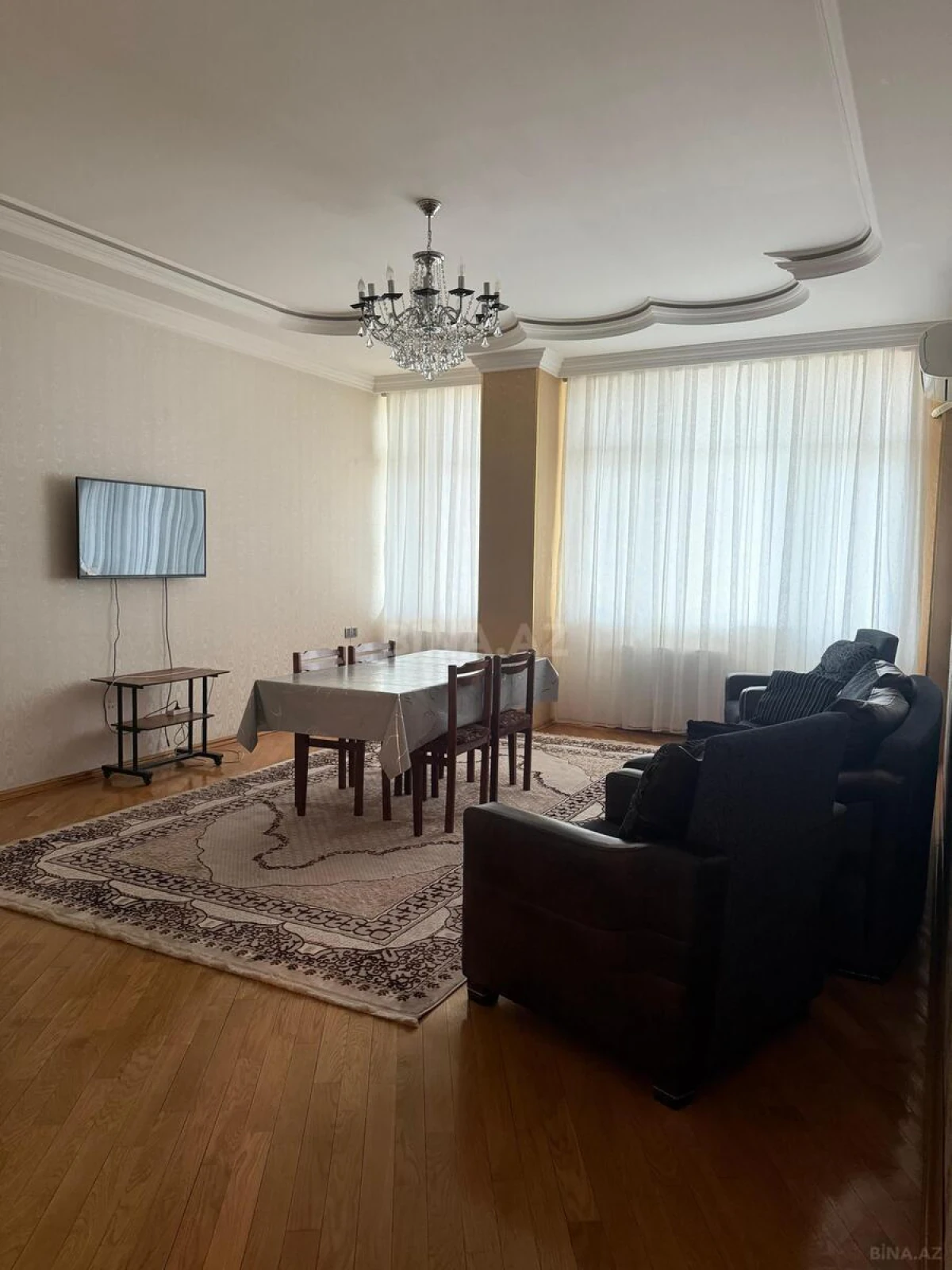 Kirayə verilir 4 otaqlı mənzil 143 m²