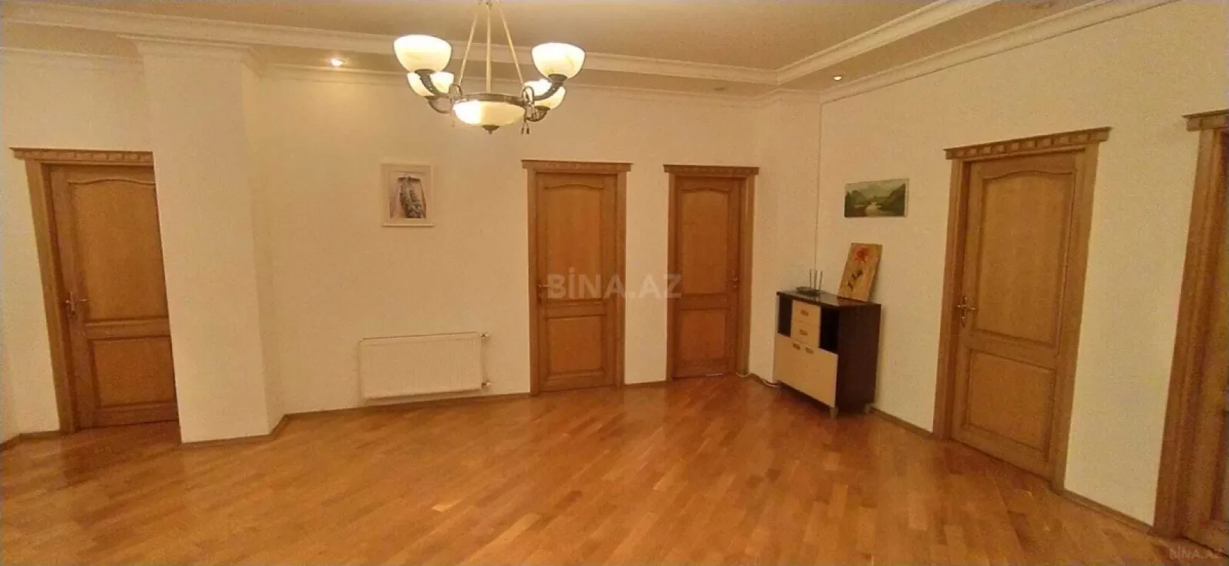 Satılır 4 otaqlı mənzil 220 m²