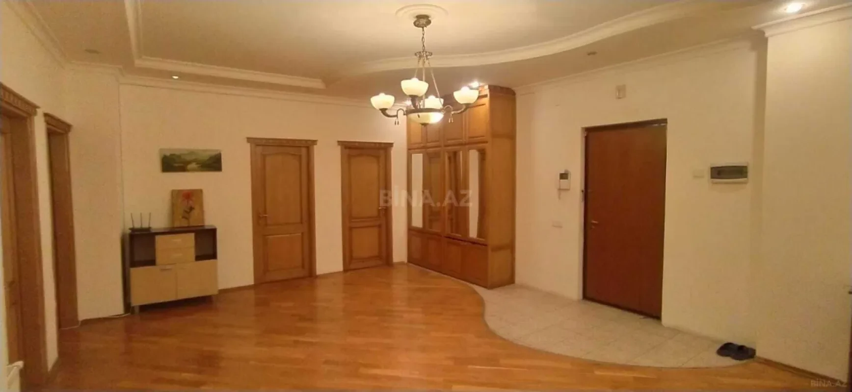 Satılır 4 otaqlı mənzil 220 m²