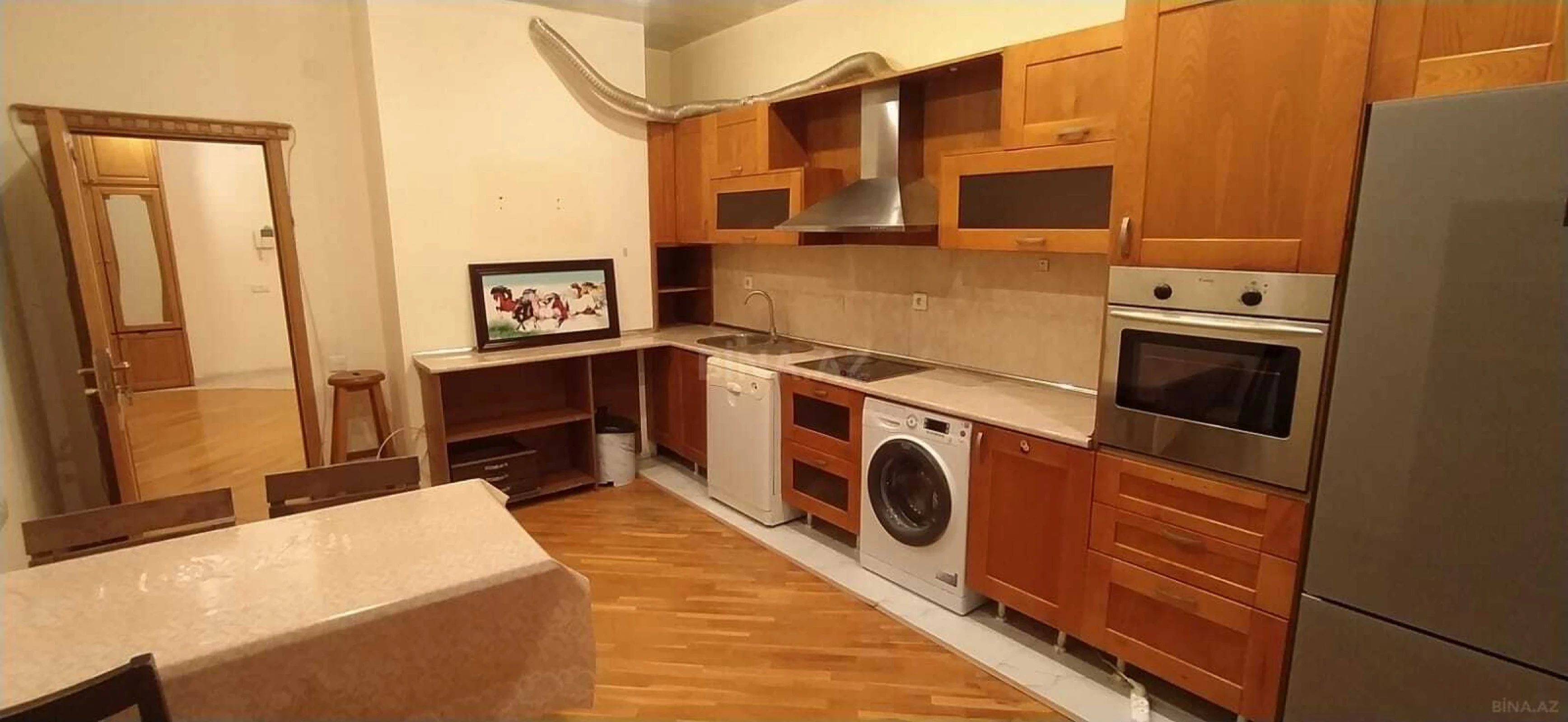 Satılır 4 otaqlı mənzil 220 m²
