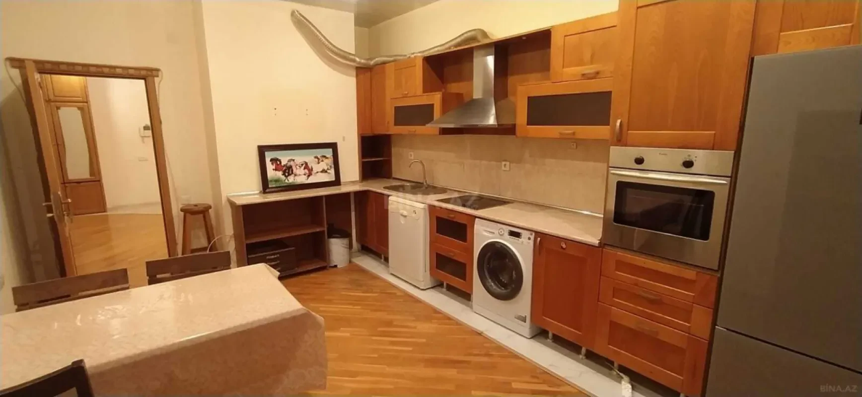Satılır 4 otaqlı mənzil 220 m²