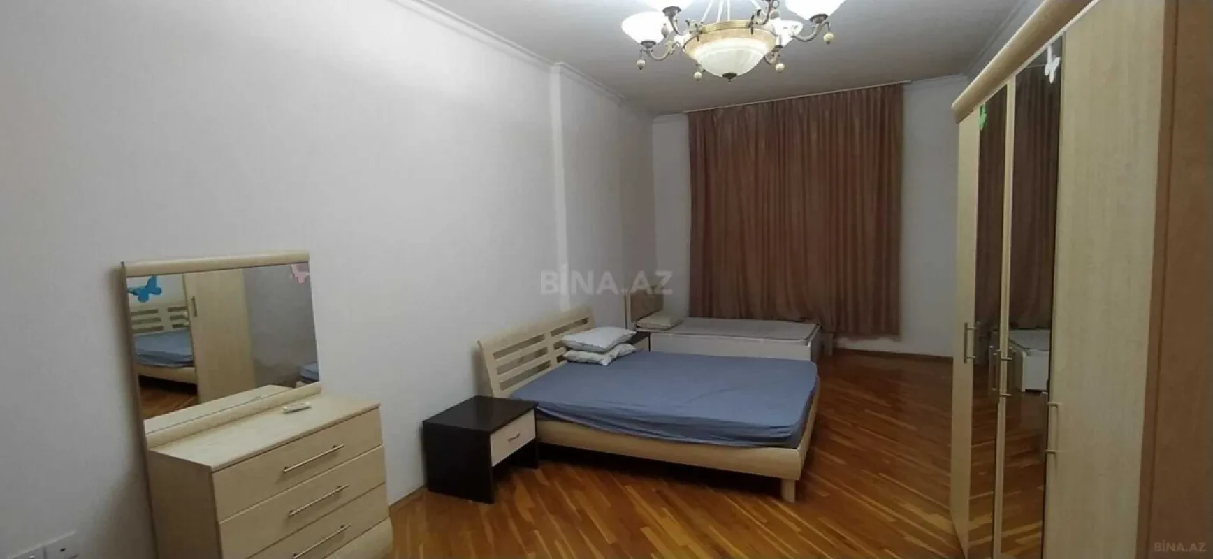 Satılır 4 otaqlı mənzil 220 m²