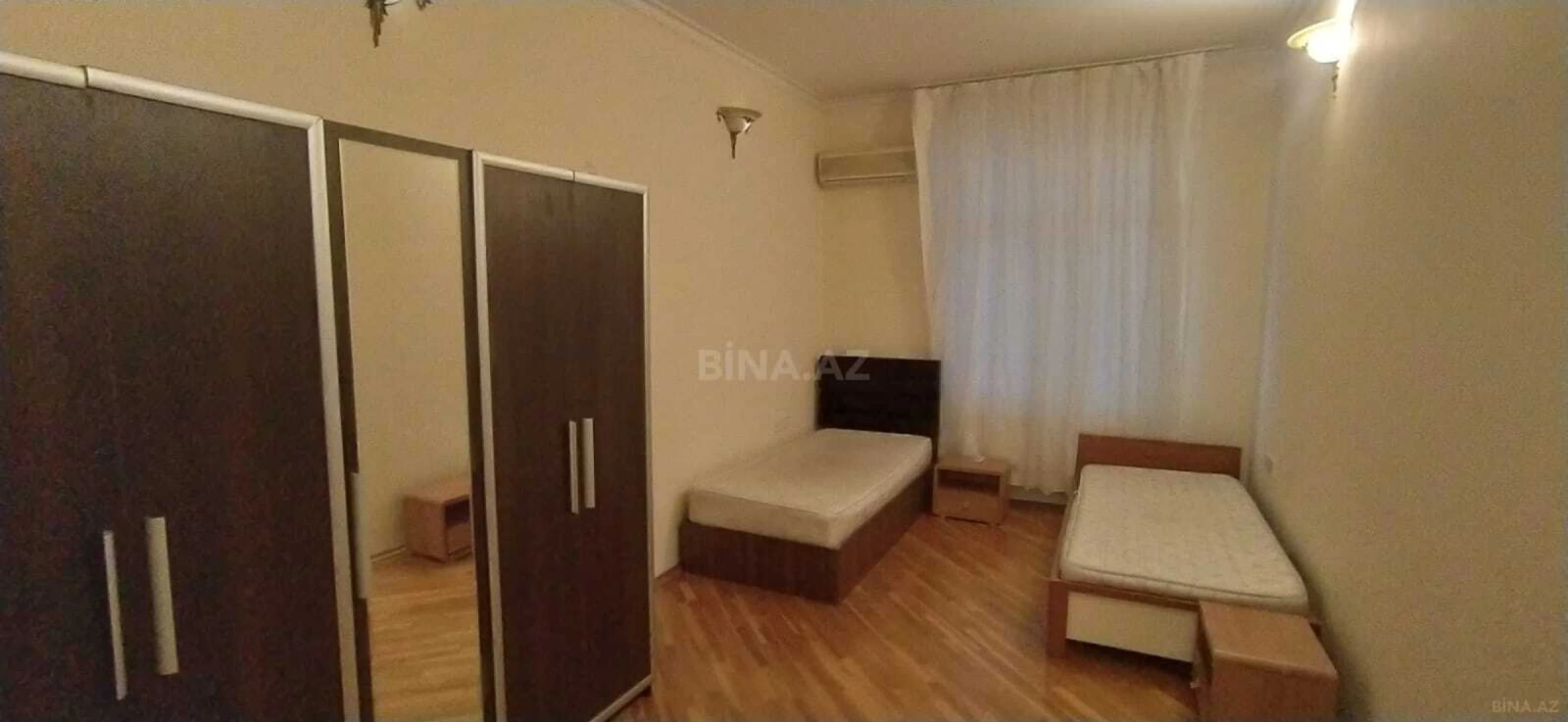 Satılır 4 otaqlı mənzil 220 m²