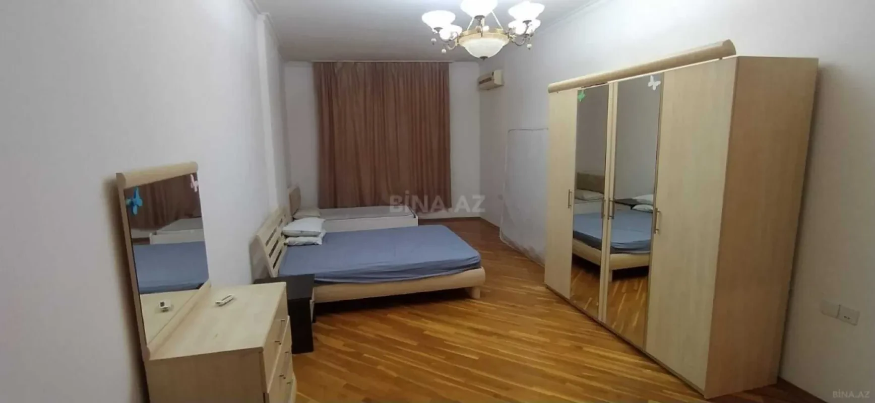 Satılır 4 otaqlı mənzil 220 m²