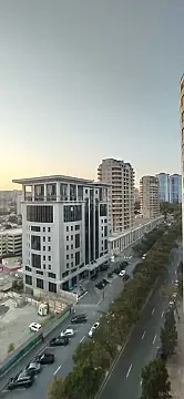 Satılır 4 otaqlı mənzil 220 m²