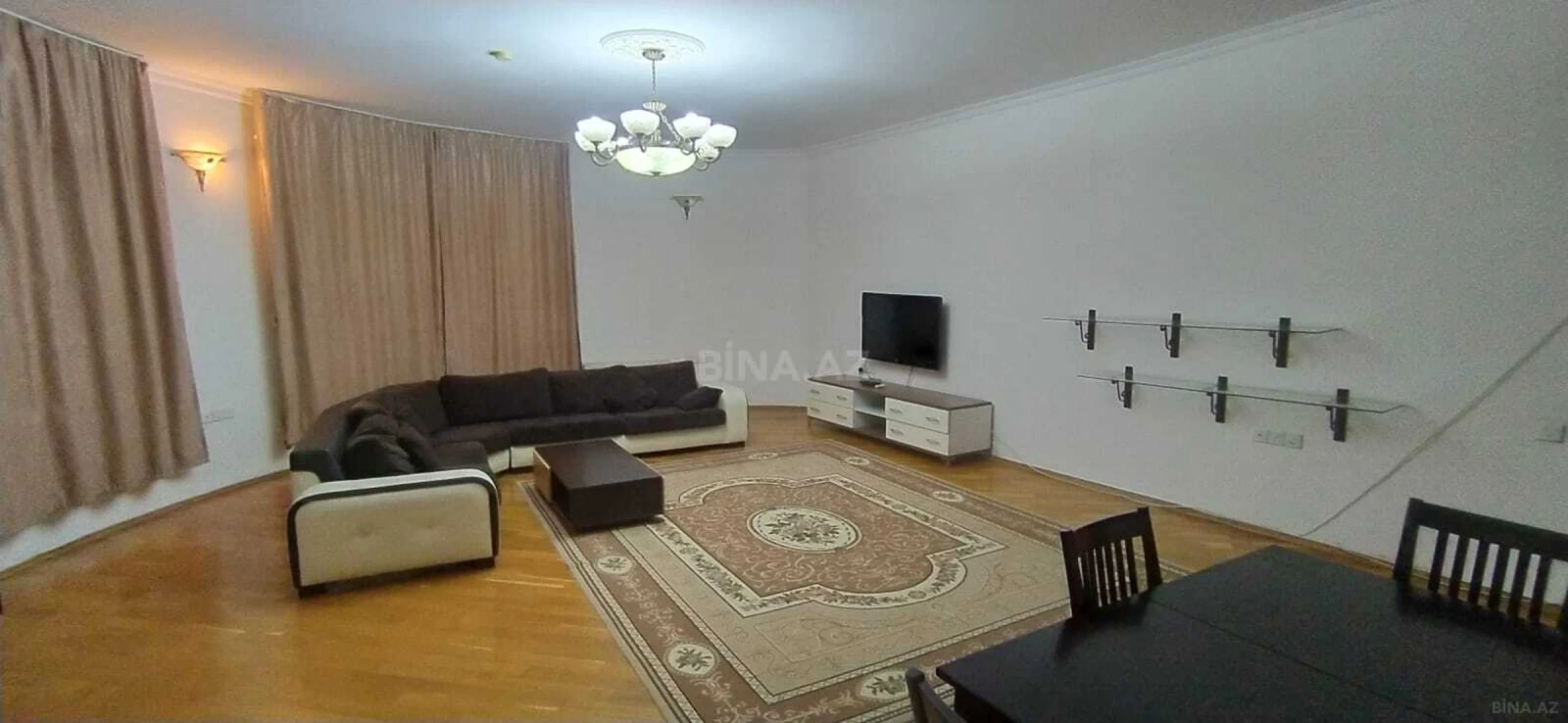 Satılır 4 otaqlı mənzil 220 m²