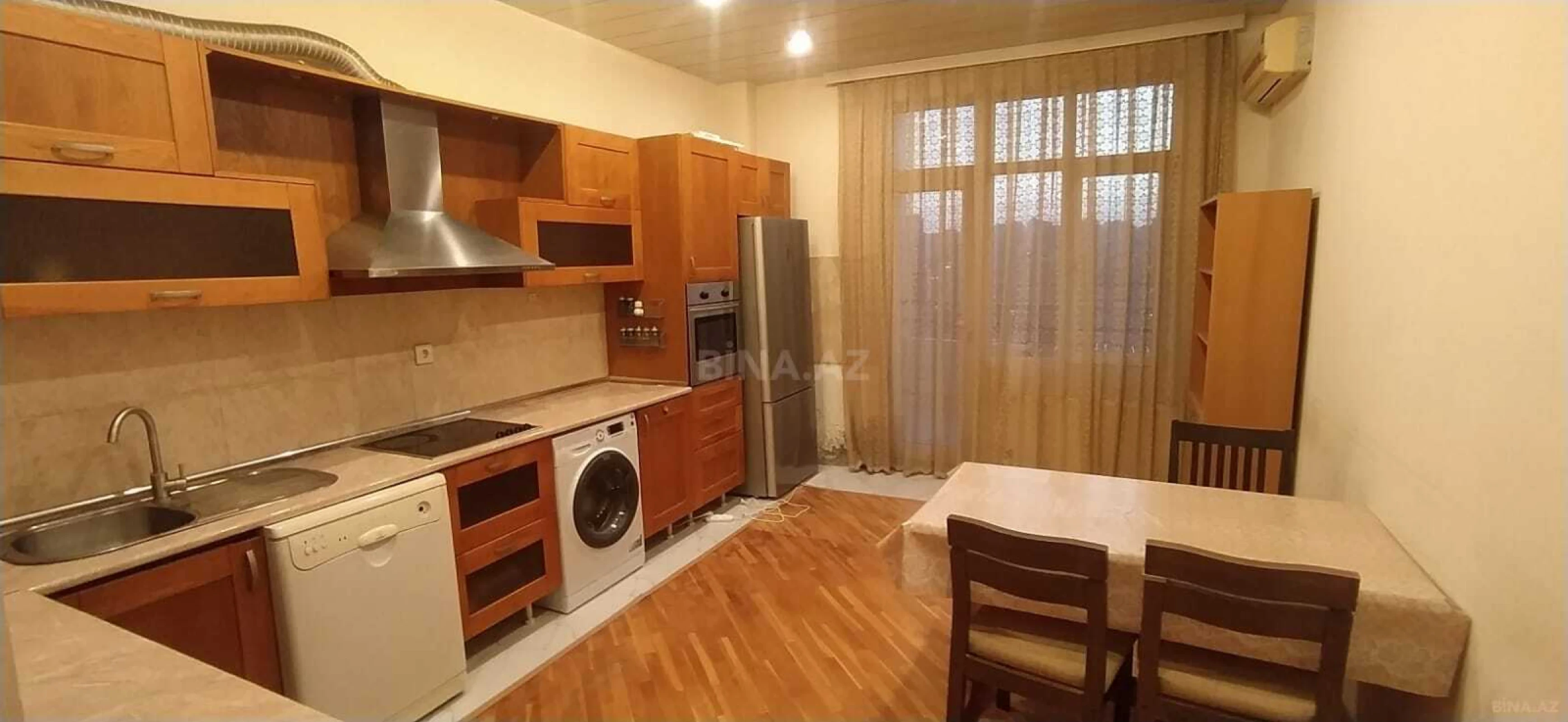 Satılır 4 otaqlı mənzil 220 m²