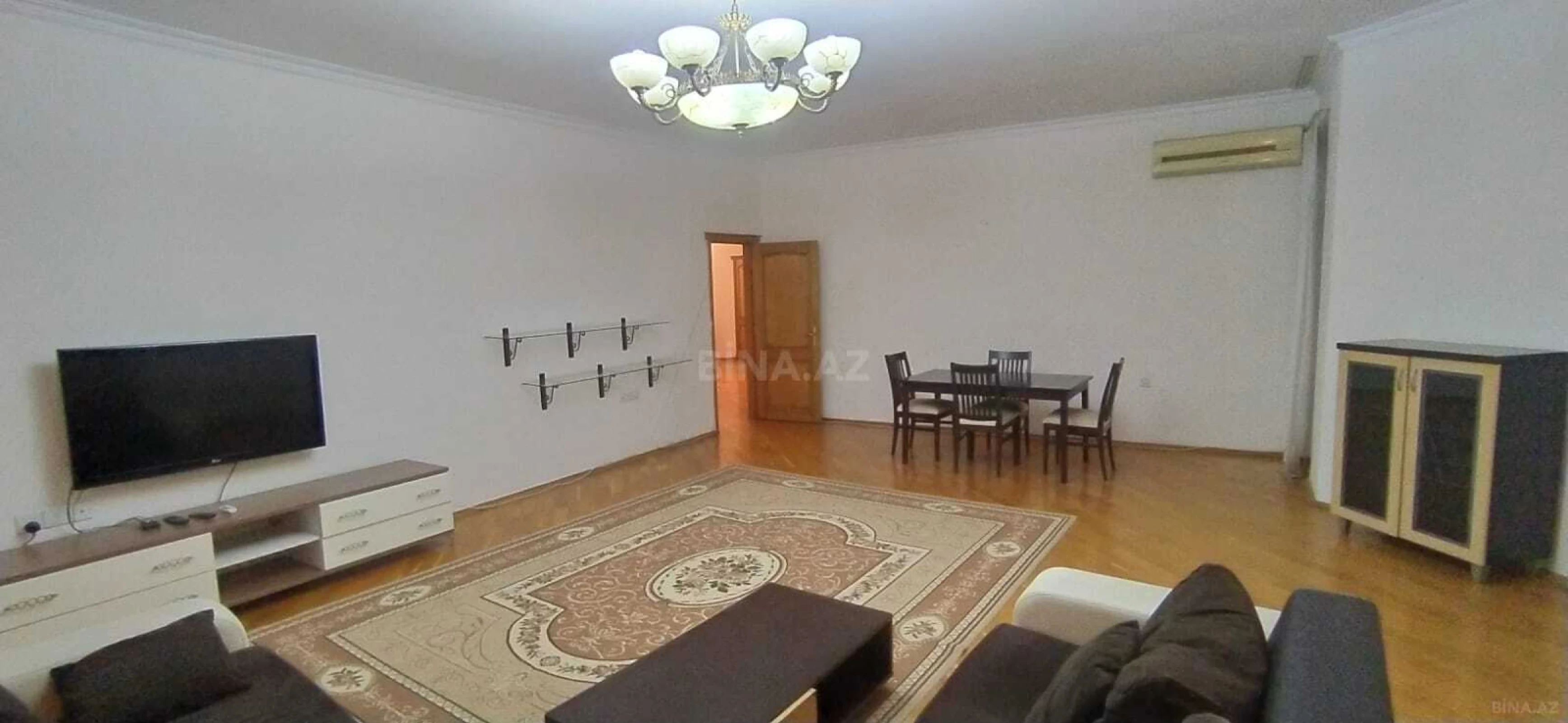 Satılır 4 otaqlı mənzil 220 m²