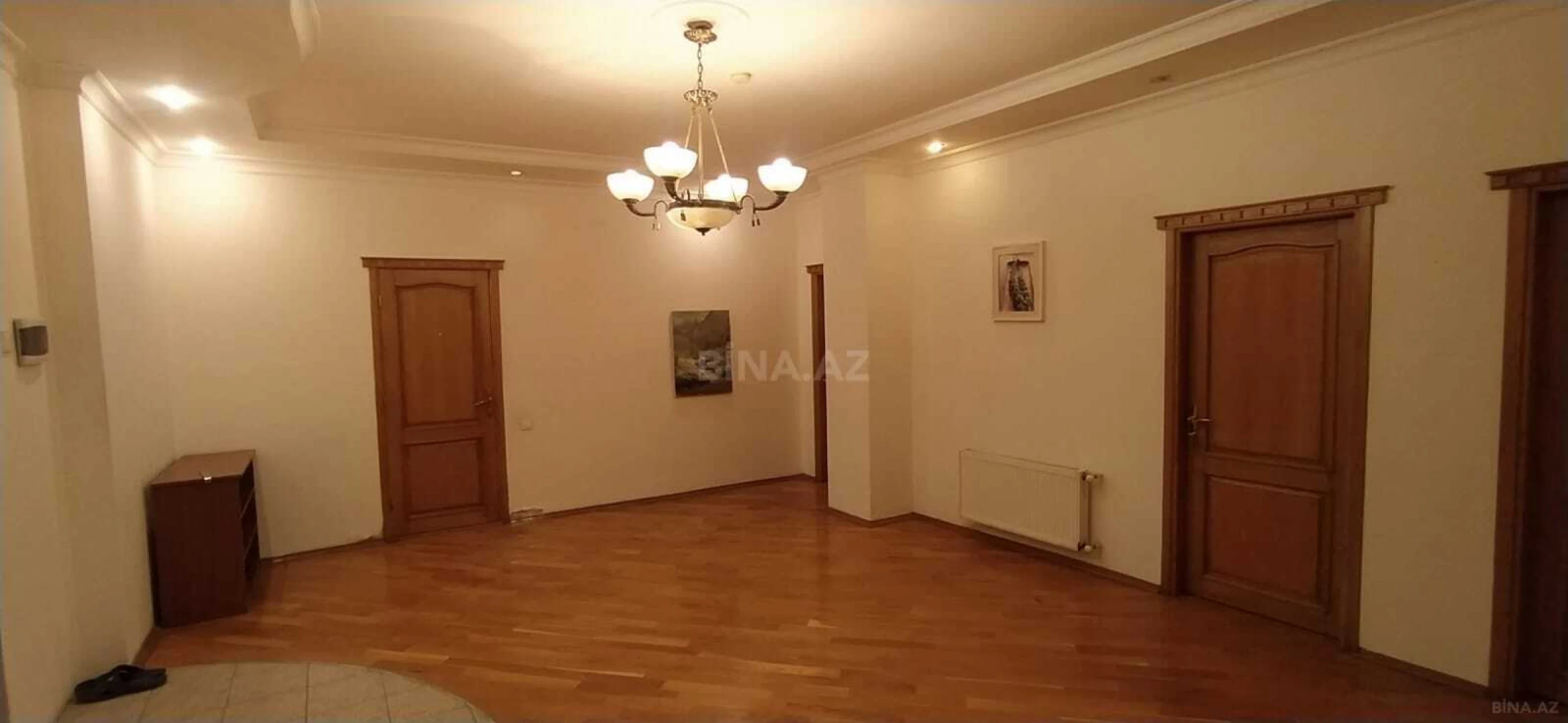 Satılır 4 otaqlı mənzil 220 m²