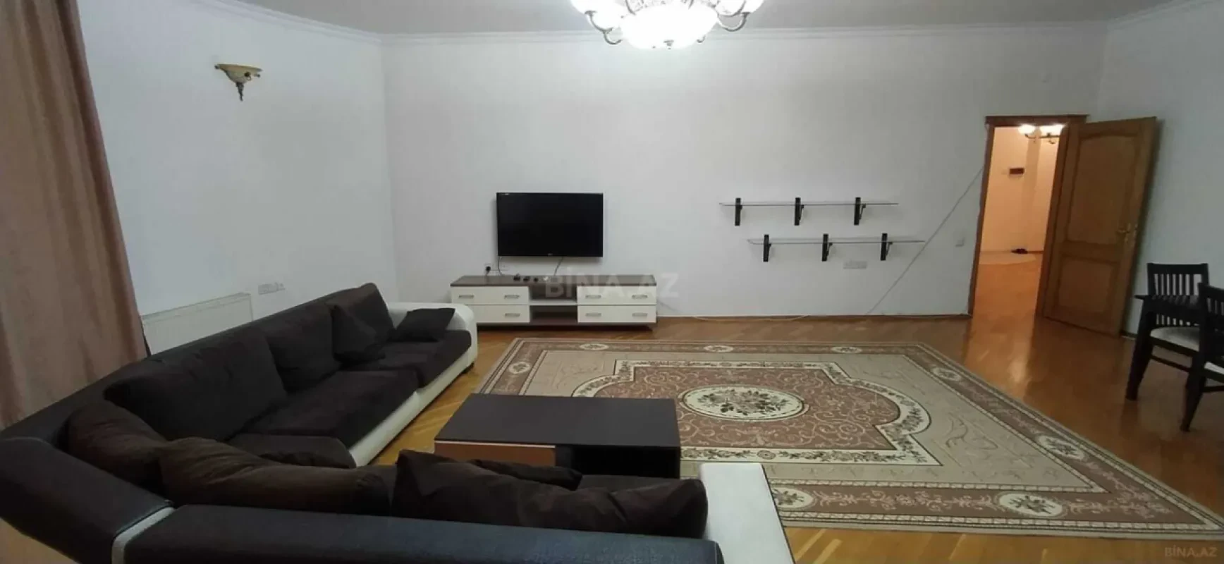 Satılır 4 otaqlı mənzil 220 m²