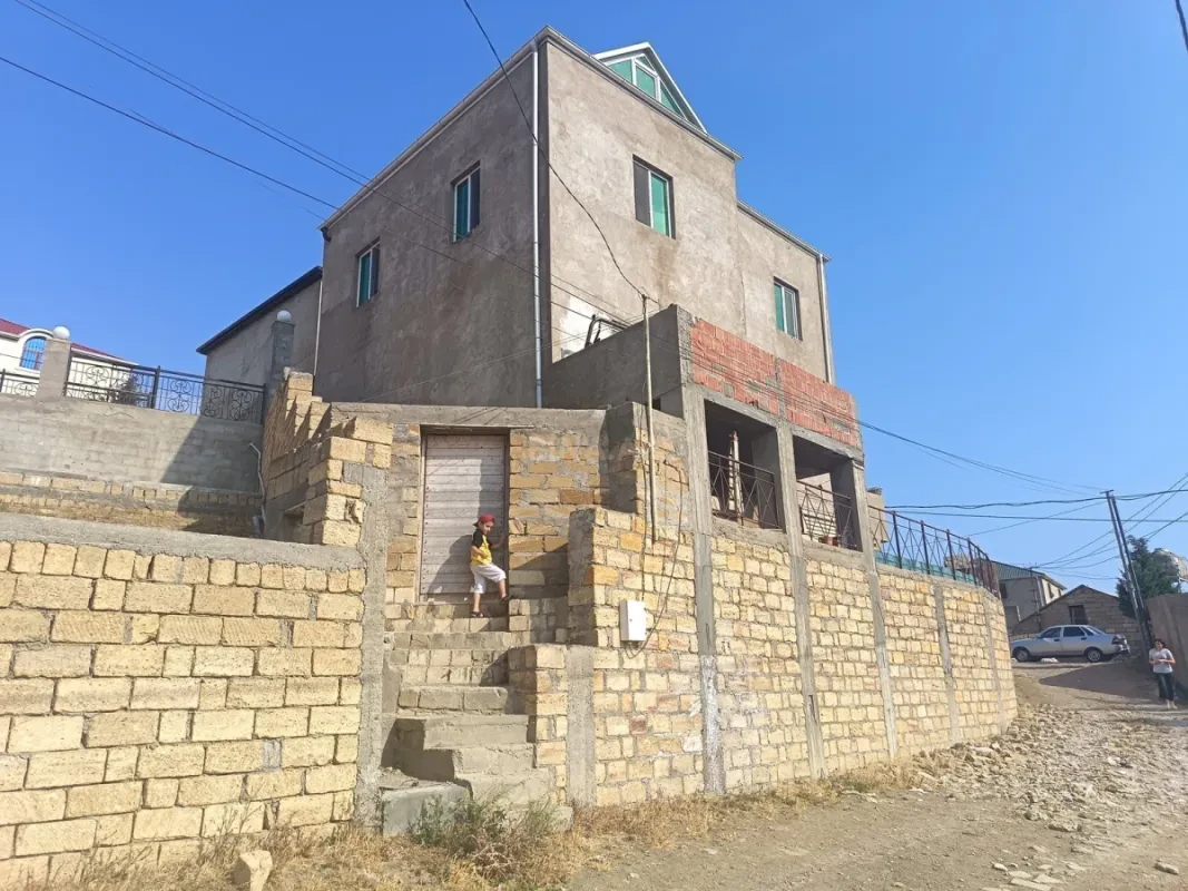 Satılır 4 otaqlı həyət evi 125 m²