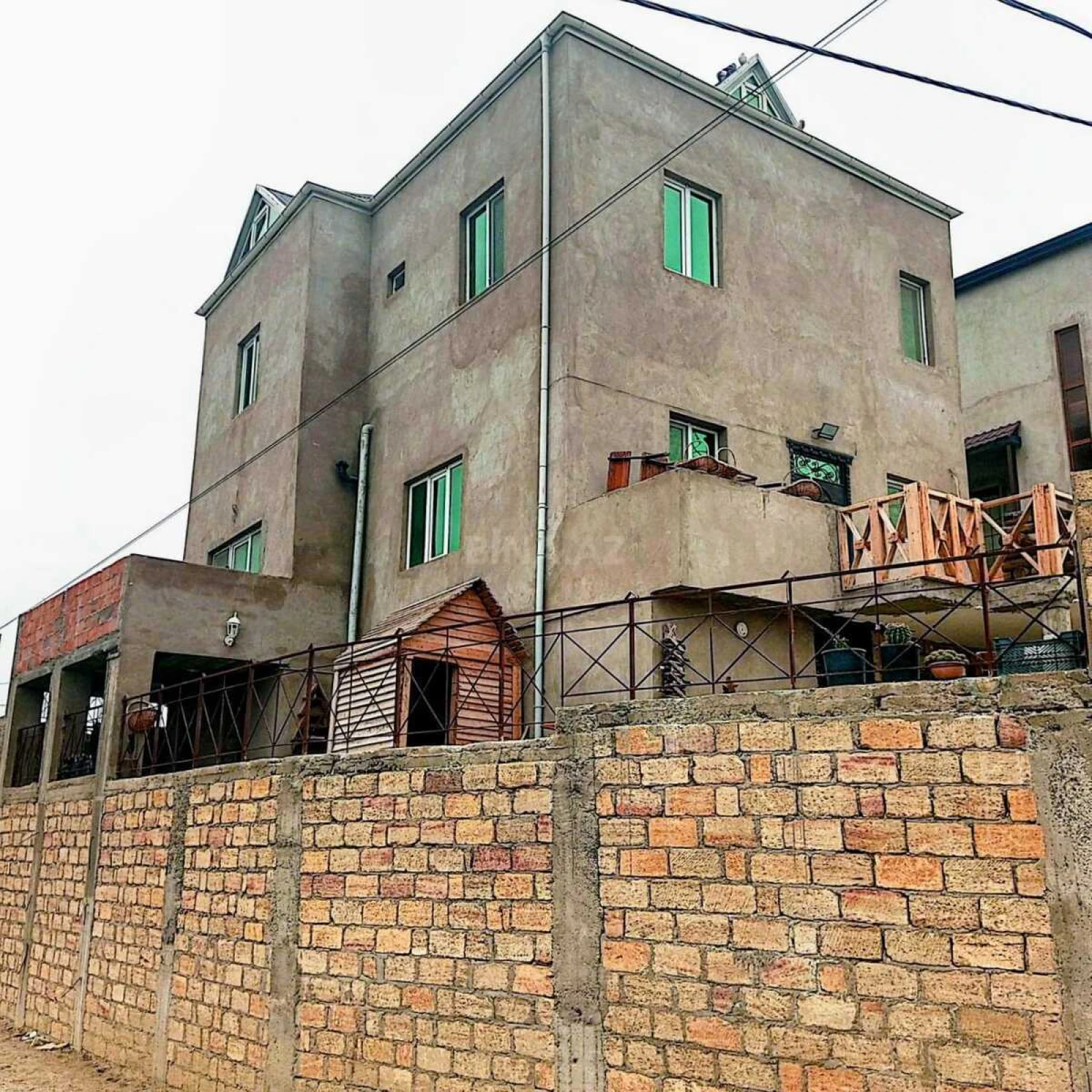 Satılır 4 otaqlı həyət evi 125 m²