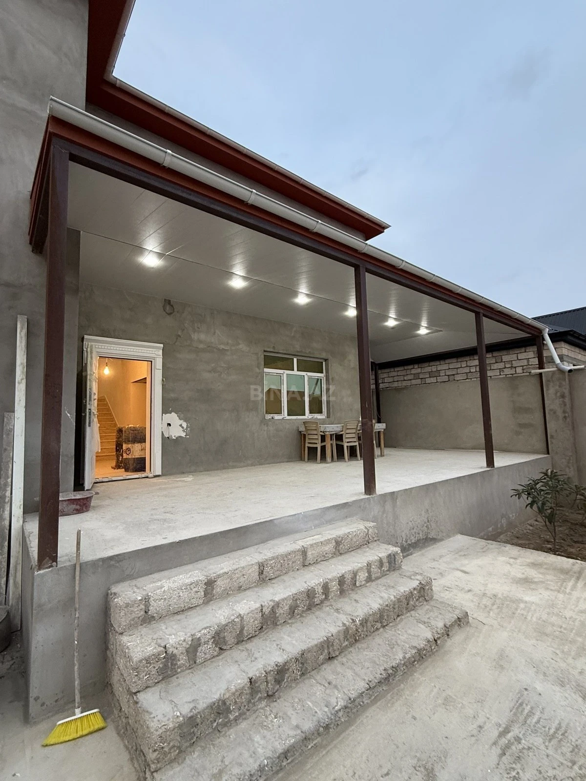 Satılır 6 otaqlı həyət evi 265 m²