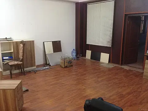Kirayə verilir 1 otaqlı ofis 42 m²