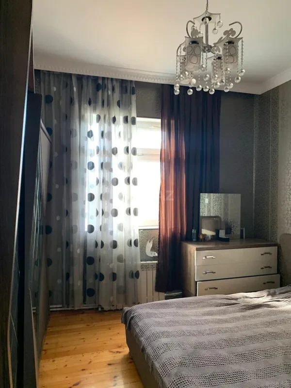 Satılır 6 otaqlı həyət evi 280 m²
