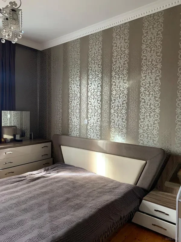 Satılır 6 otaqlı həyət evi 280 m²