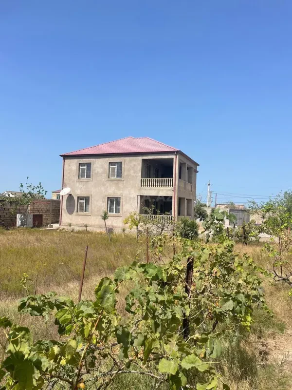 Satılır 7 otaqlı həyət evi 300 m²