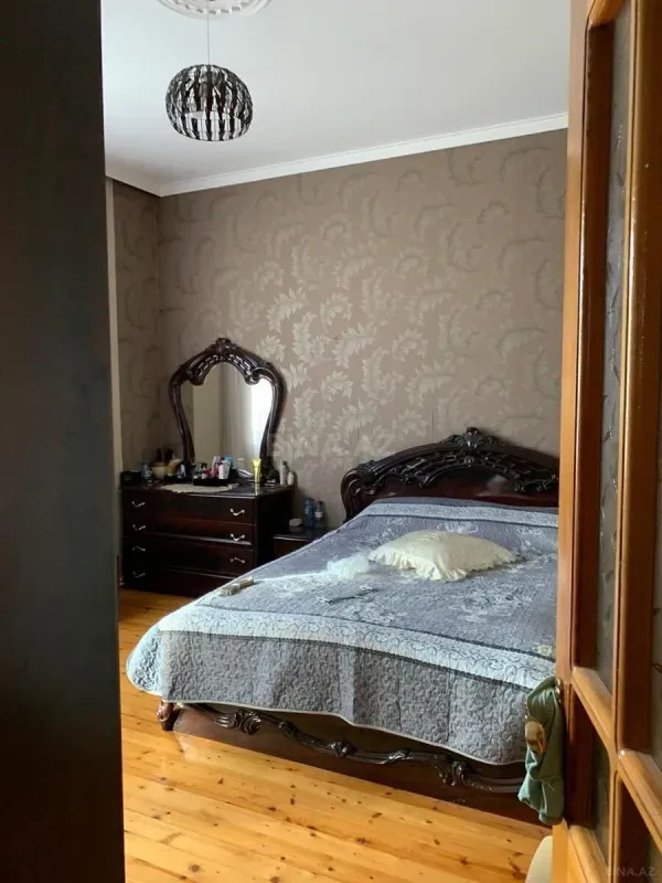 Satılır 7 otaqlı həyət evi 300 m²
