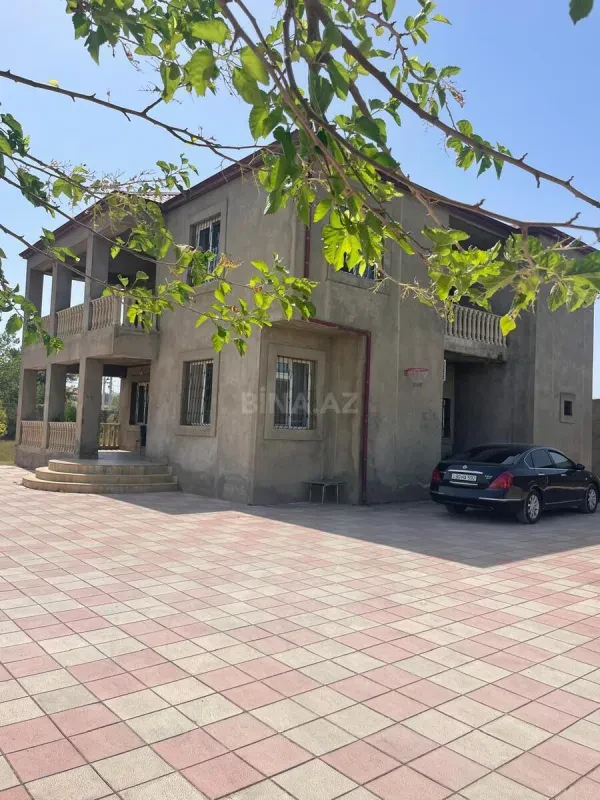 Satılır 7 otaqlı həyət evi 300 m²