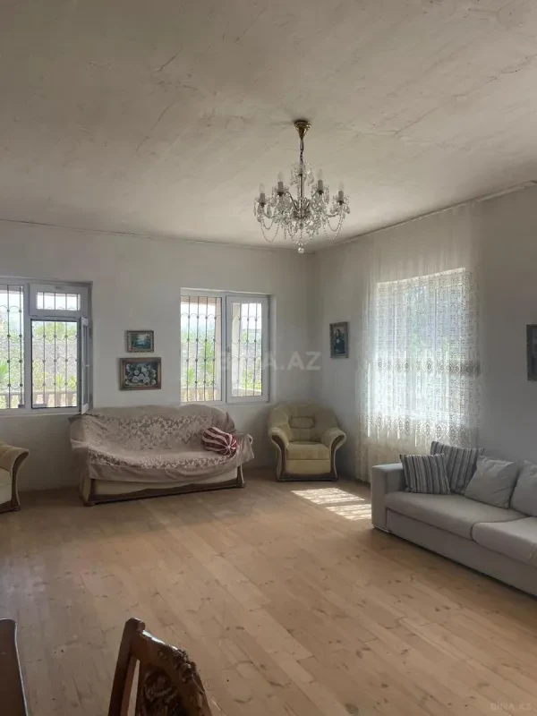 Satılır 7 otaqlı həyət evi 300 m²