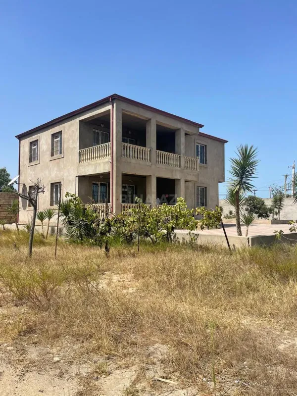 Satılır 7 otaqlı həyət evi 300 m²