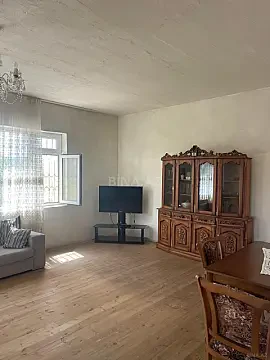 Satılır 7 otaqlı həyət evi 300 m²
