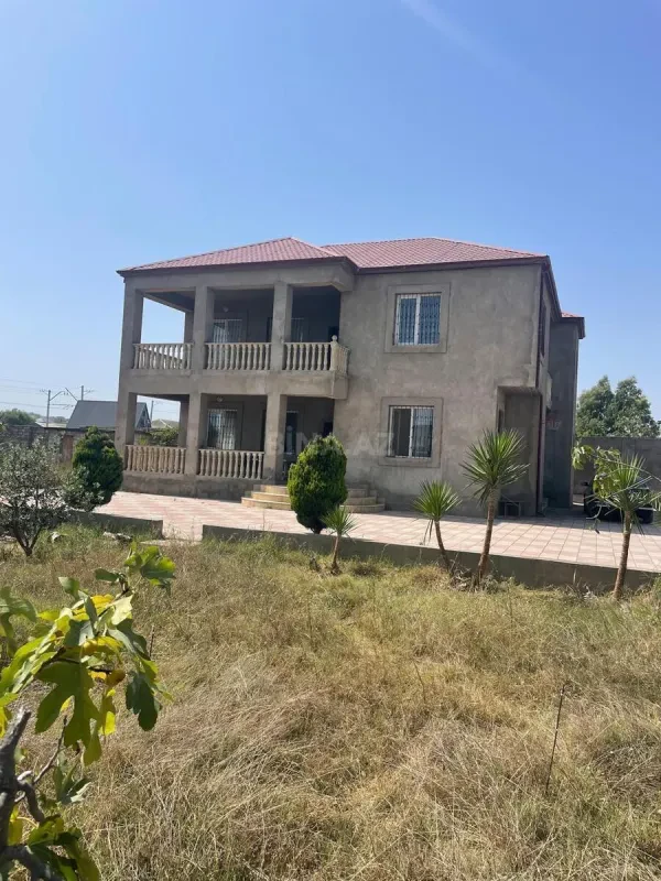 Satılır 7 otaqlı həyət evi 300 m²