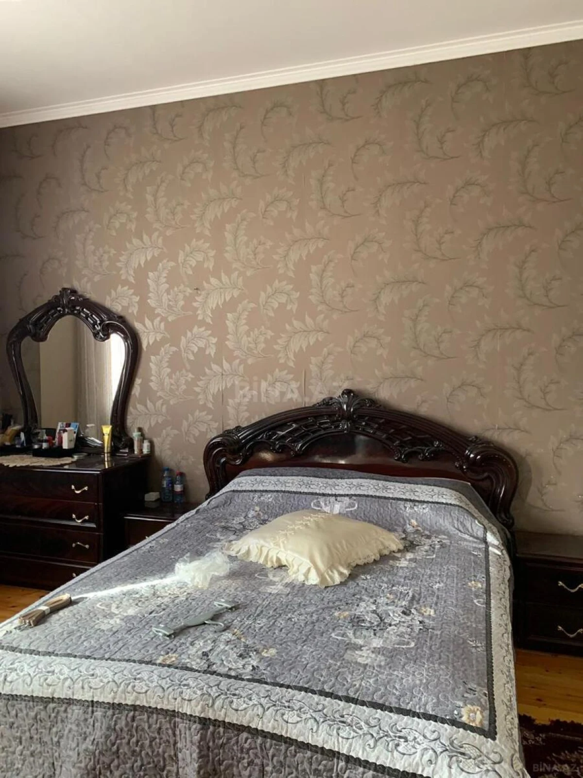 Satılır 7 otaqlı həyət evi 300 m²