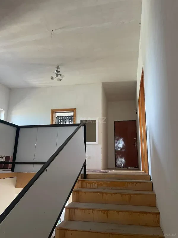 Satılır 7 otaqlı həyət evi 300 m²