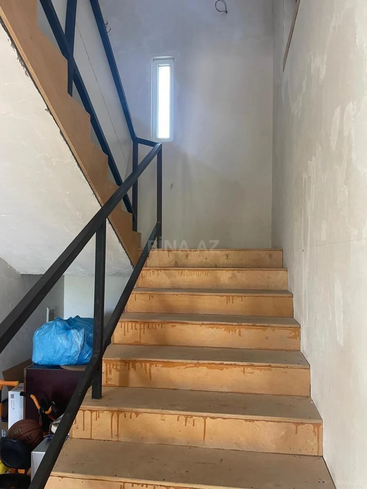 Satılır 7 otaqlı həyət evi 300 m²