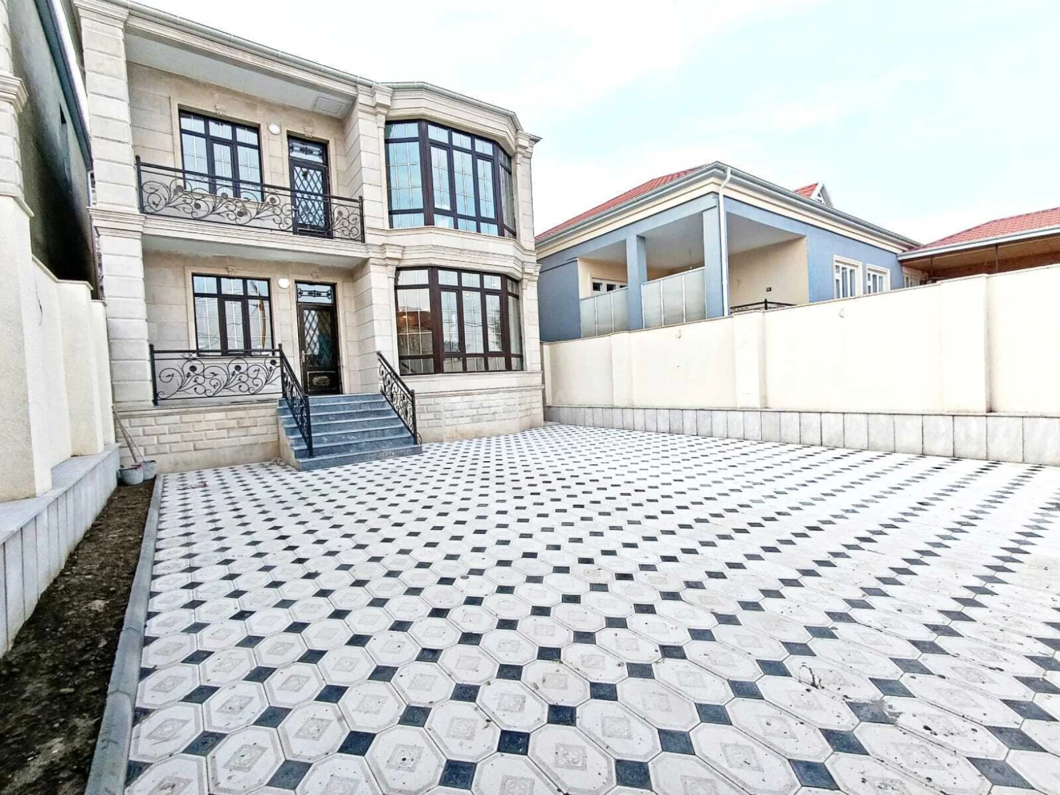 Satılır 6 otaqlı həyət evi 230 m²