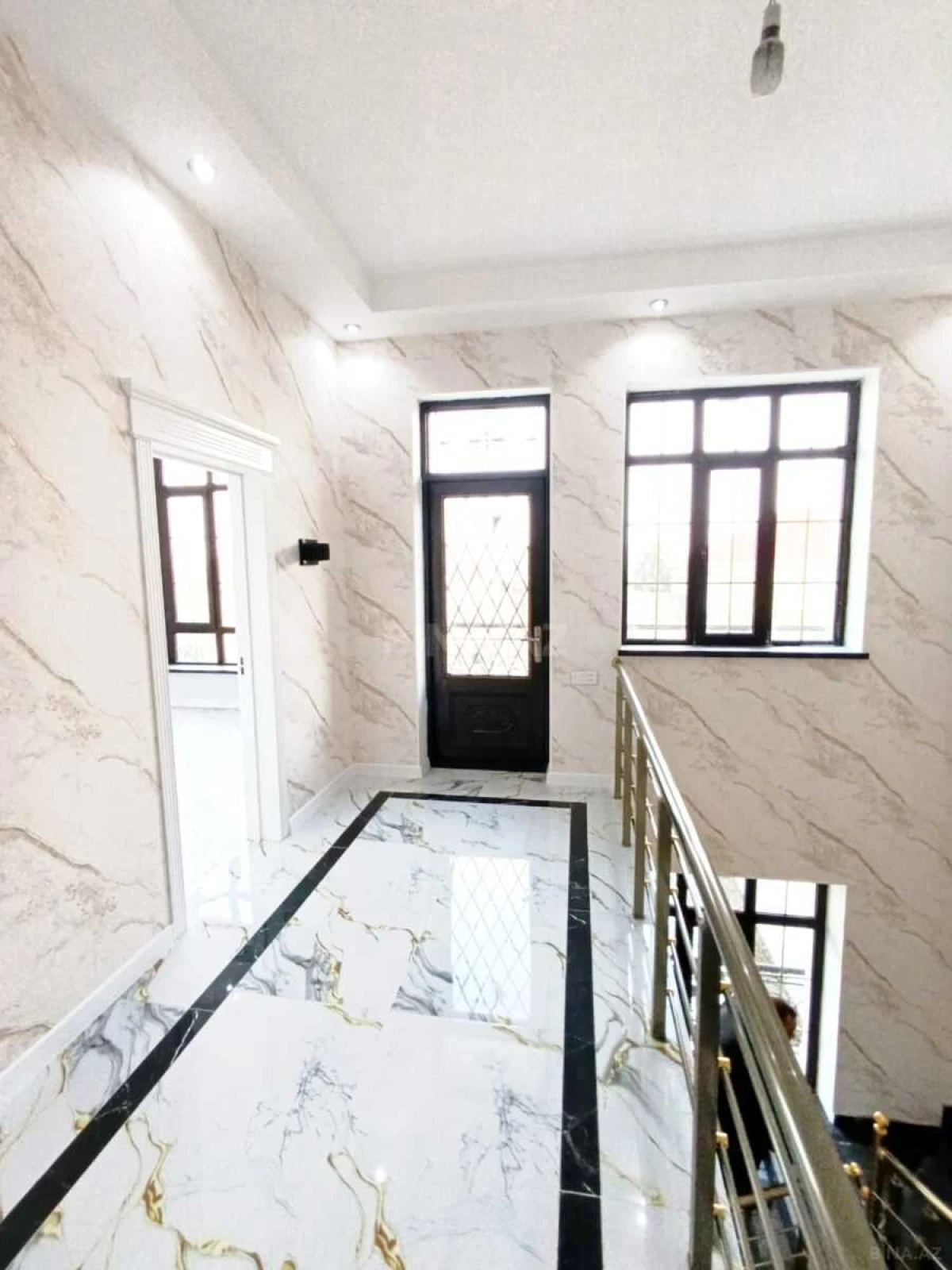 Satılır 6 otaqlı həyət evi 230 m²