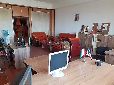 Kirayə verilir 1 otaqlı ofis 45 m²