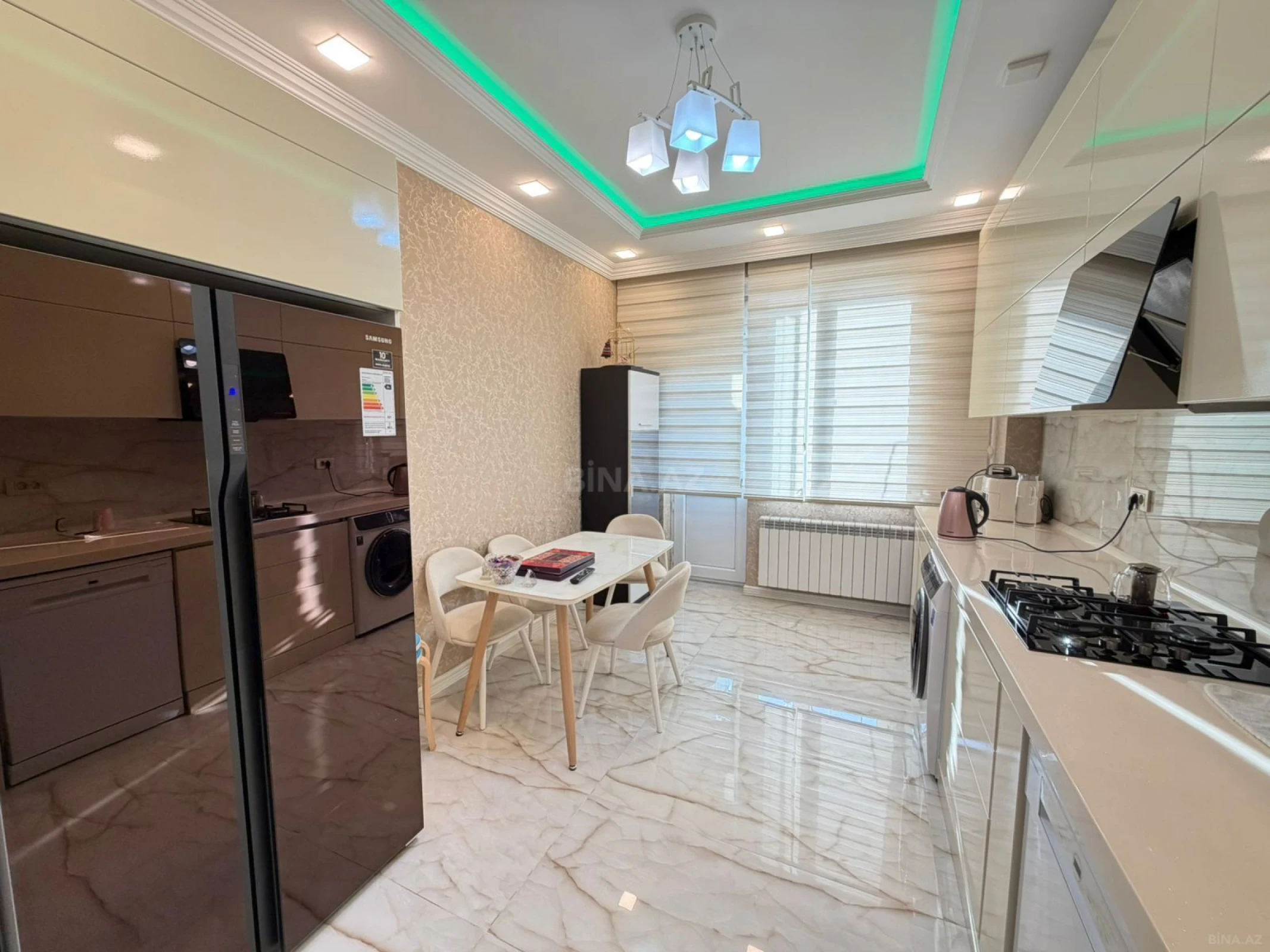 Satılır 4 otaqlı mənzil 140 m²