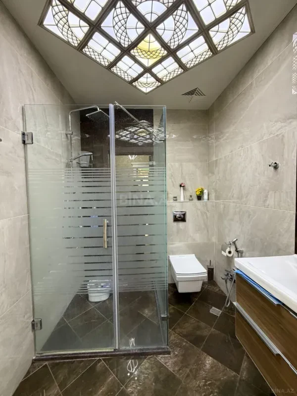 Satılır 4 otaqlı mənzil 140 m²