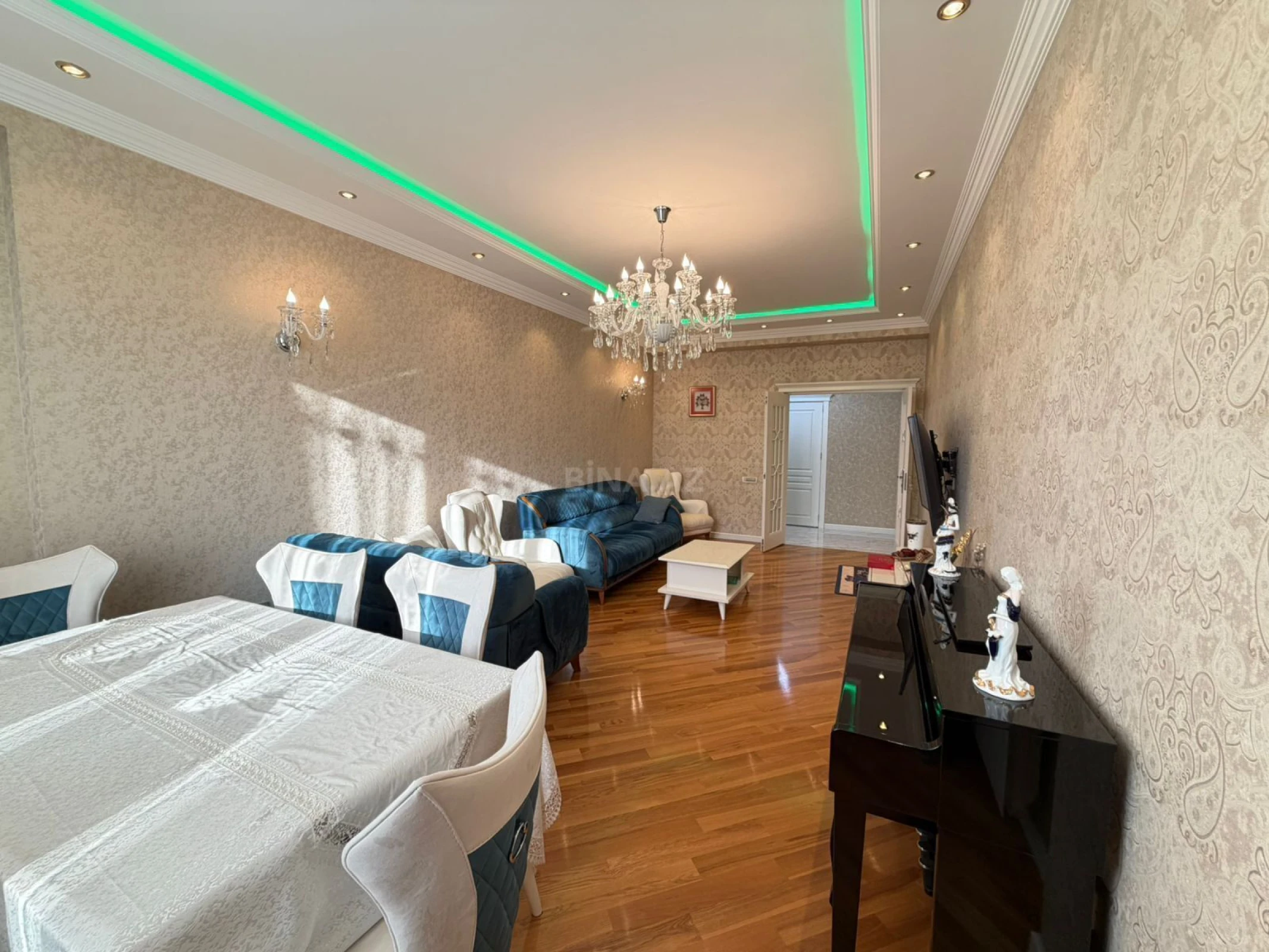 Satılır 4 otaqlı mənzil 140 m²