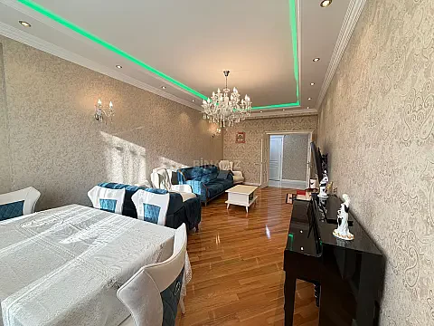 Satılır 4 otaqlı mənzil 140 m²