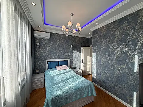Satılır 4 otaqlı mənzil 140 m²