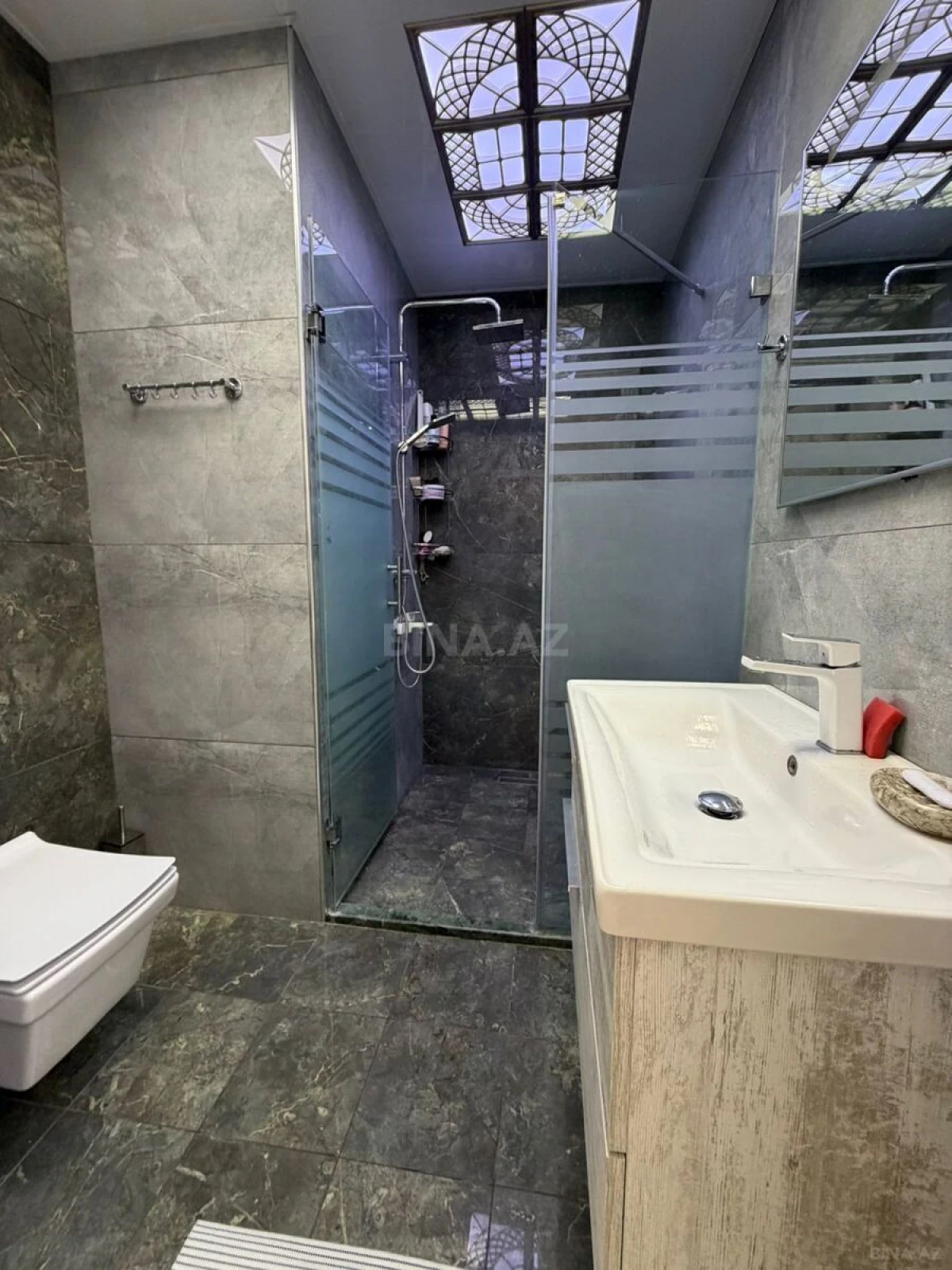 Satılır 4 otaqlı mənzil 140 m²