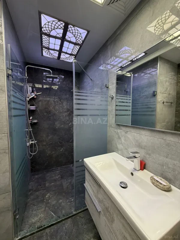 Satılır 4 otaqlı mənzil 140 m²