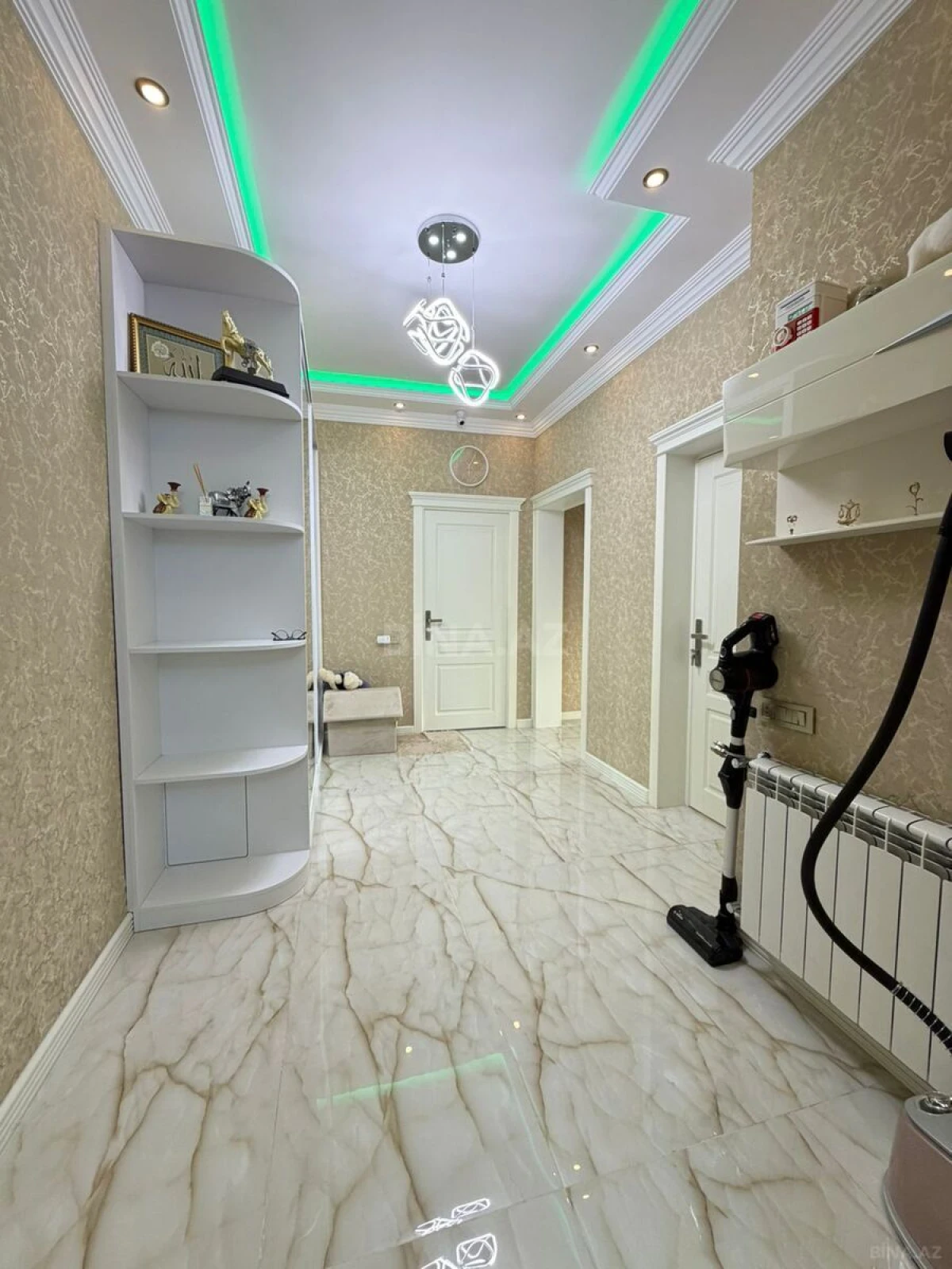 Satılır 4 otaqlı mənzil 140 m²