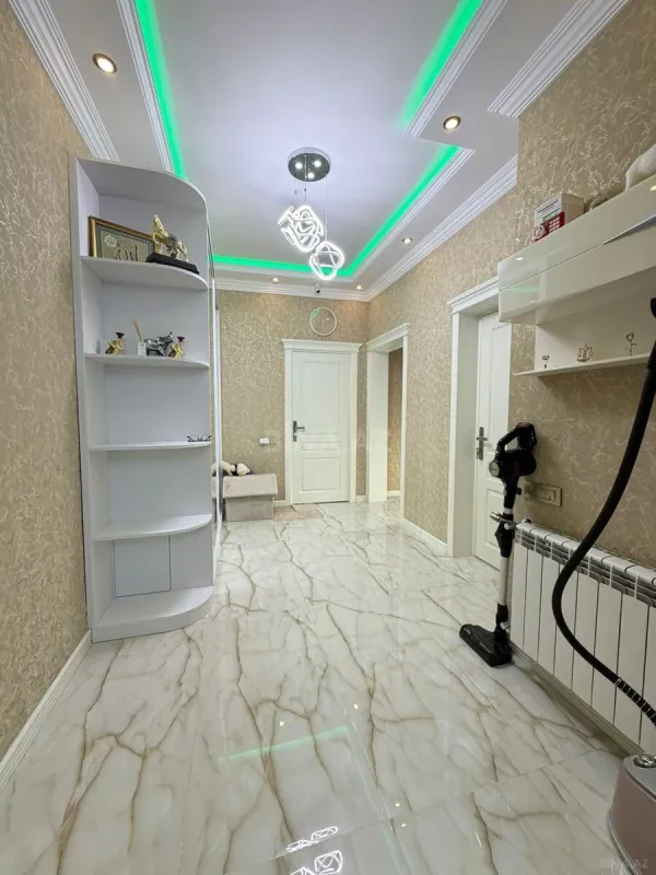 Satılır 4 otaqlı mənzil 140 m²
