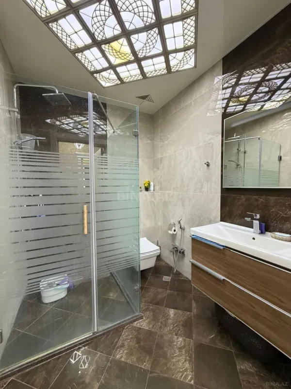 Satılır 4 otaqlı mənzil 140 m²