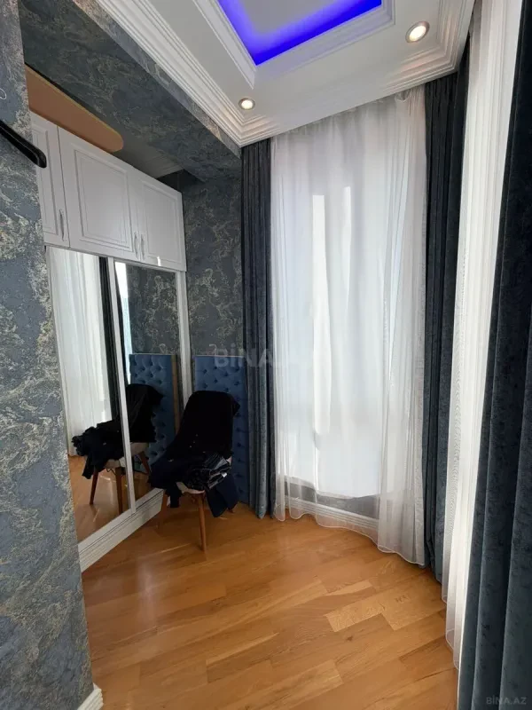 Satılır 4 otaqlı mənzil 140 m²
