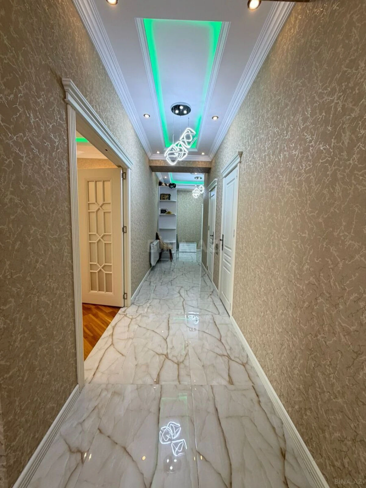 Satılır 4 otaqlı mənzil 140 m²