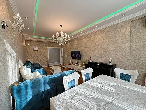 Satılır 4 otaqlı mənzil 140 m²